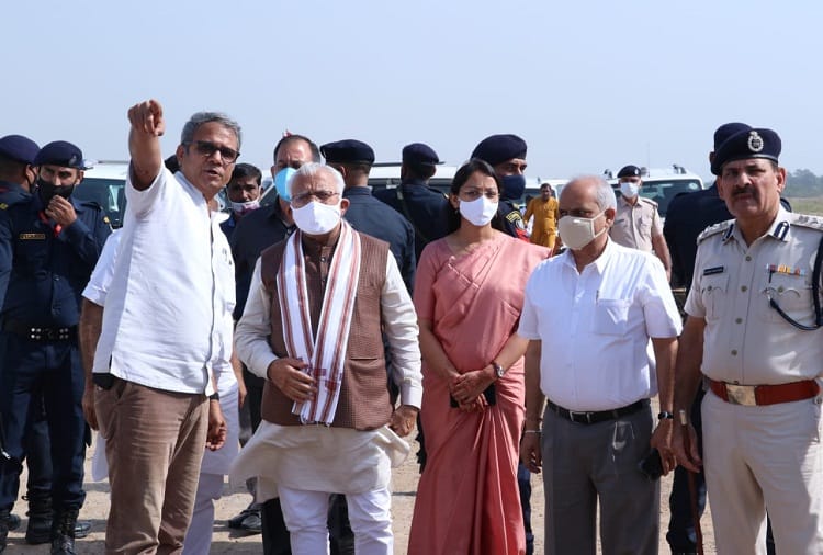 Chief Minister Manohar Lal took stock of development works at Hisar airport