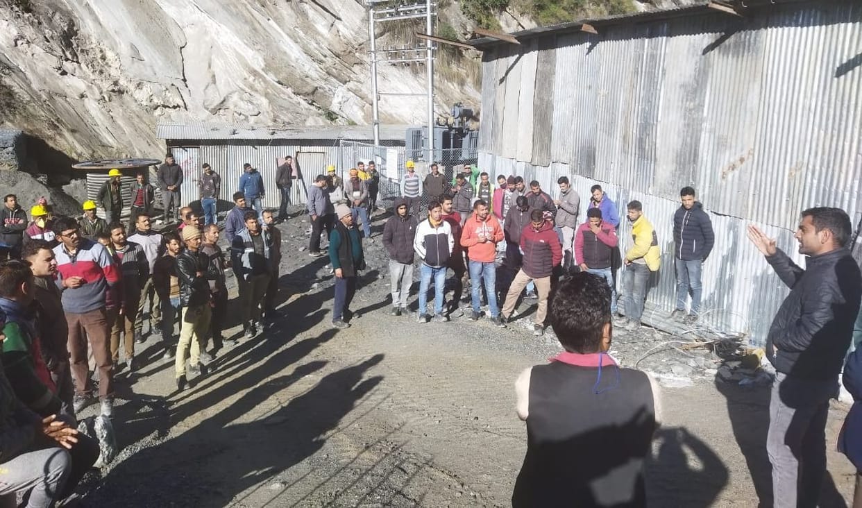 The workers raised their demands by holding a gate meeting