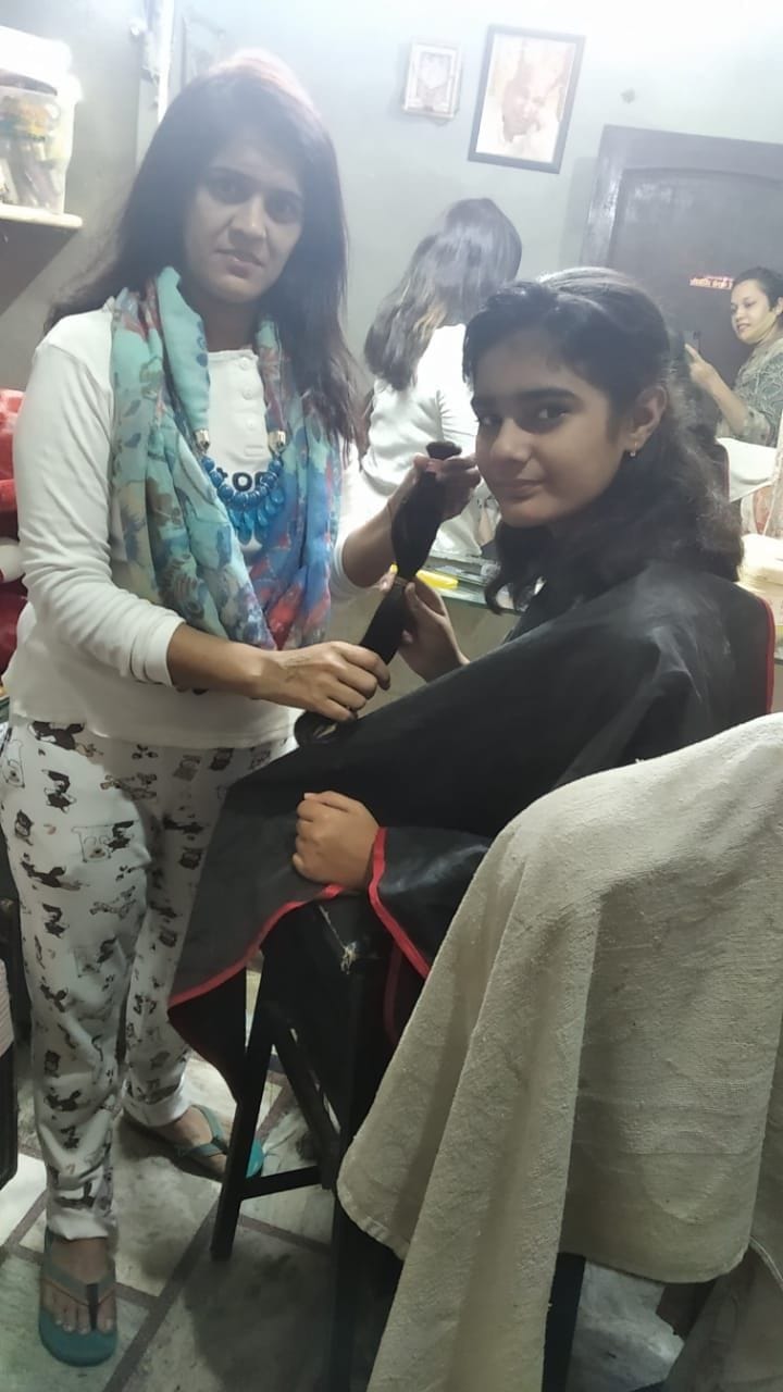 13 years old Jiya donated hair for cancer patients in Rohtak