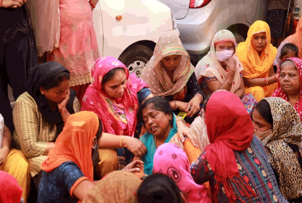Seemapuri fire accident update four people of a family died ashu kept struggling but failed