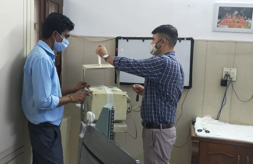 Ultrasound machine seal of five city hospitals at the end of the license period