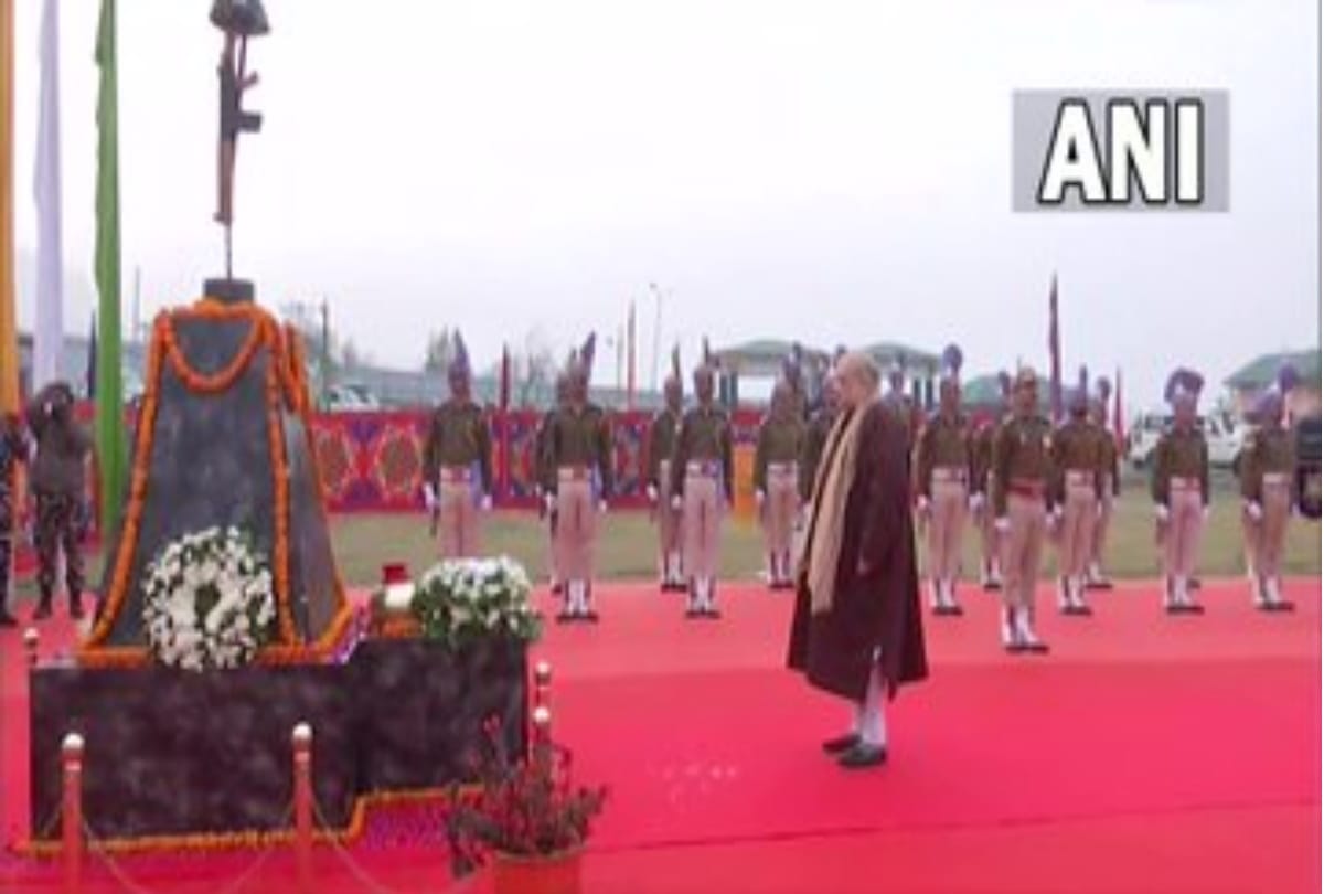 jammu and kashmir Union Minister Amit Shah pays tribute to 40 CRPF  jawans who were killed in 2019 Pulwama terror attack