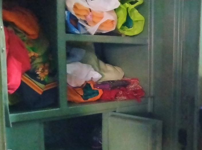 Theft of nine and a half lakhs by breaking into the house