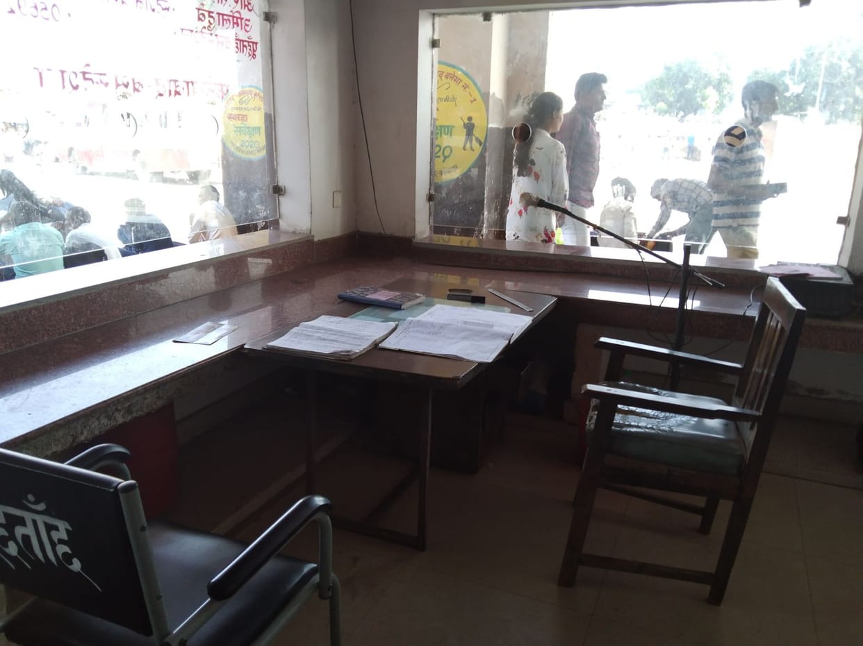 Bus stand inquiry counter empty, passengers upset