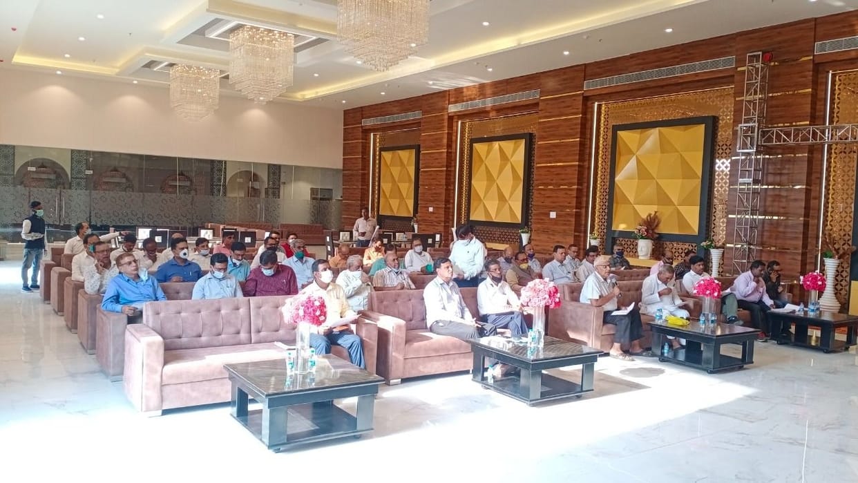 Hathras: Solve the problems of entrepreneurs on priority