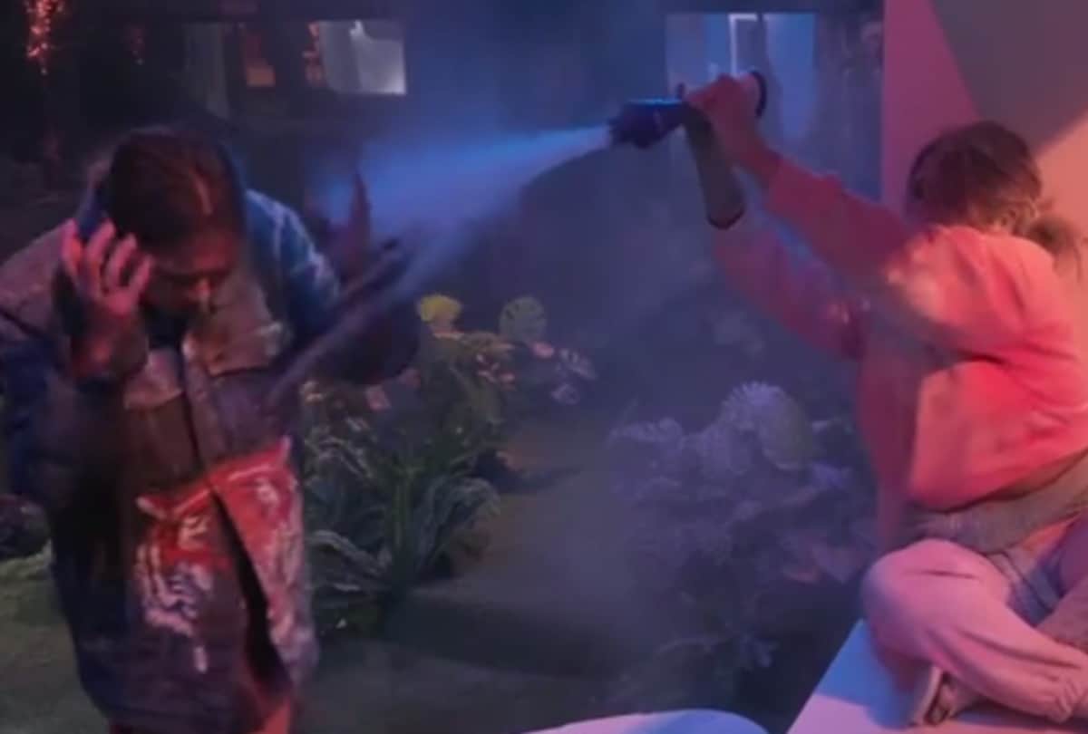 bigg boss 15 captaincy task goes wrong karan kundrra picks tejasswi prakash in his arm and rushes to medical room in bb house