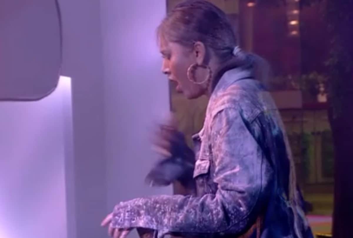 bigg boss 15 captaincy task goes wrong karan kundrra picks tejasswi prakash in his arm and rushes to medical room in bb house