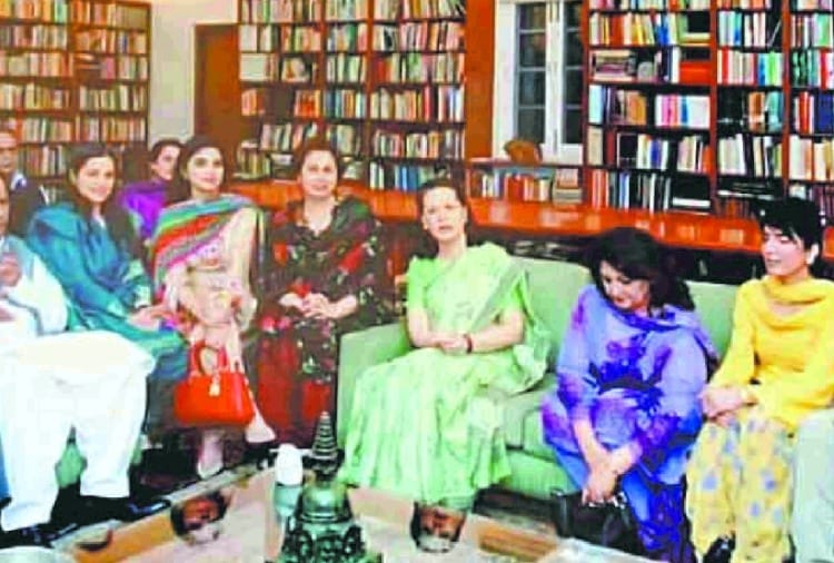 Capt Amarinder Singh shared pictures of Aroosa Alam with 14 celebrities