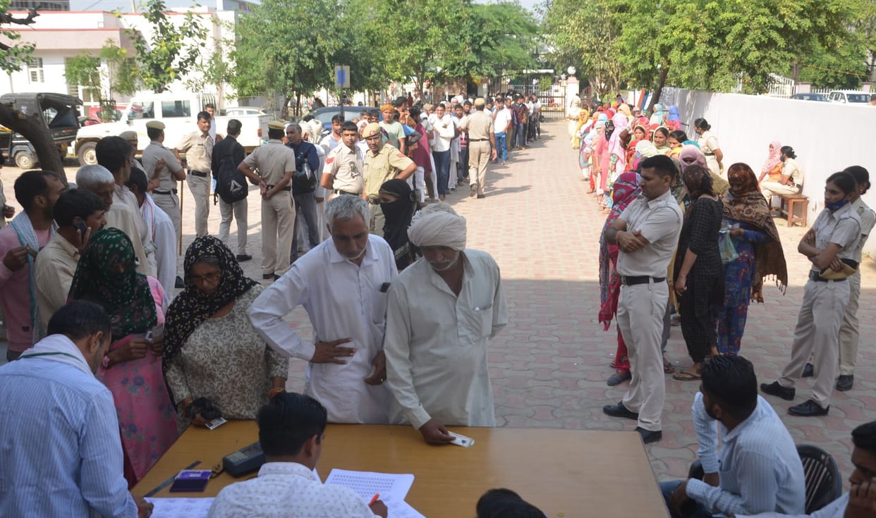 There is no jam in the city, instead of the city police station, fertilizer tokens distributed in Sadar