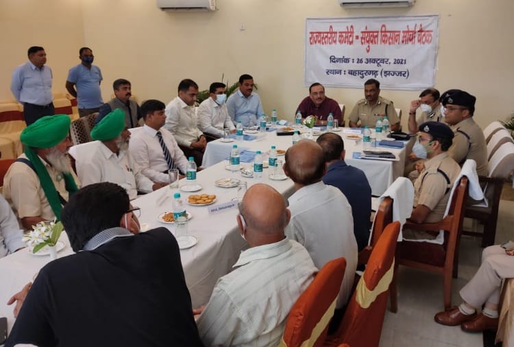 Talks began between the Haryana Government High Power Committee and Sanyukta Kisan Morcha to open Tikri border
