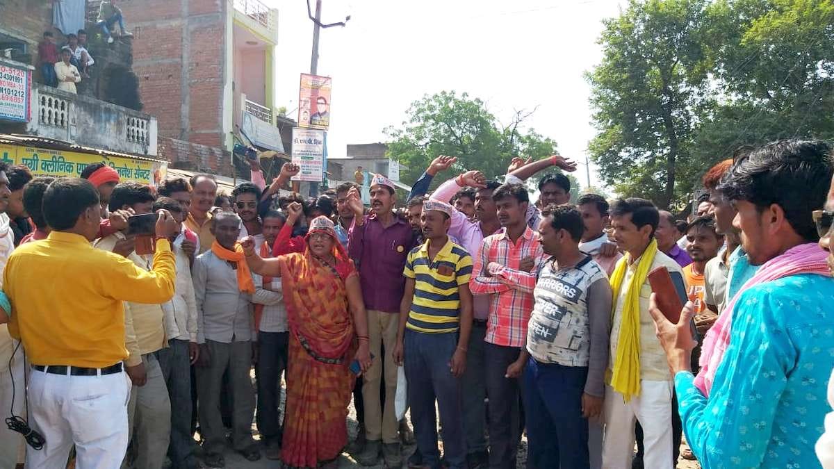 Farmers blocked the Kulpahar-Naugaon road