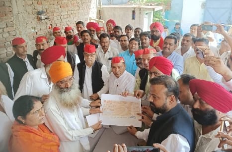 Tikuniya case: SP gave five lakh checks to the deceased dependents