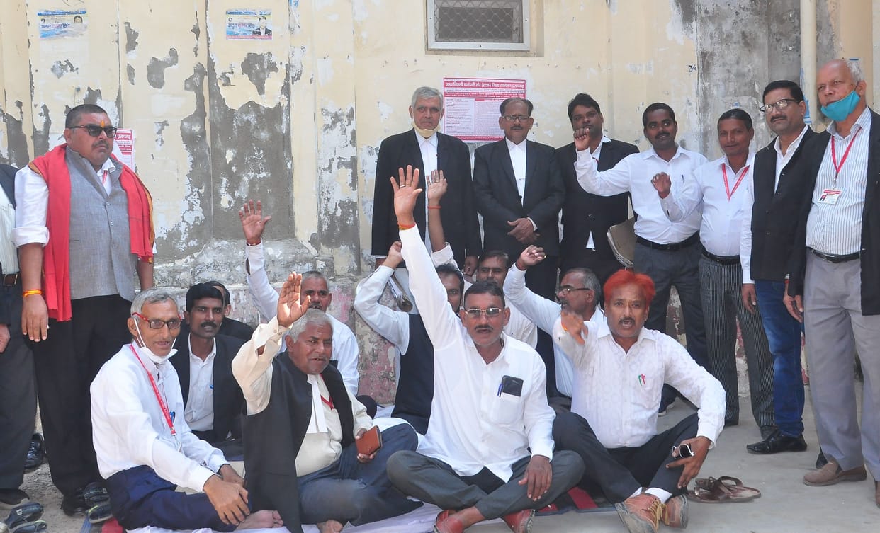 Angry advocates protest due to lack of action on land mafia