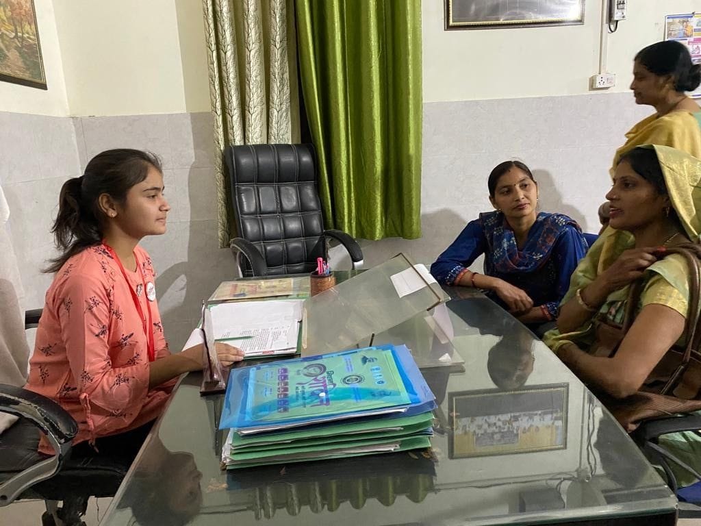 Aligarh: Daughters became officers of one day...settled problems by sitting on a chair