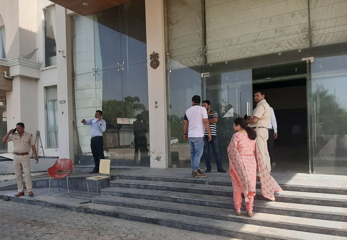 Bank took possession of Hotel Golden Mahal for non-payment of 16 crores