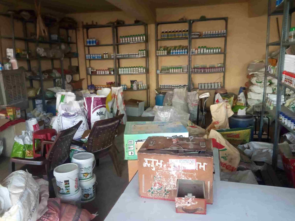 Lakhs of cash stolen by breaking the shutters of six shops