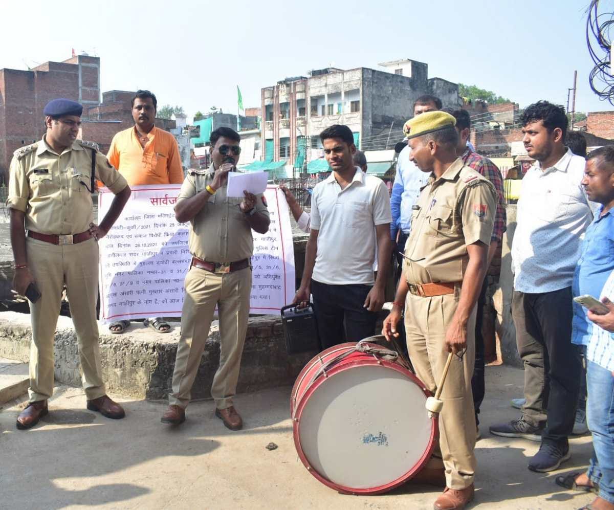 Police attached MLA Mukhtar ansari wife under construction shopping complex worth 2 crore 84 lakh rupees in ghazipur