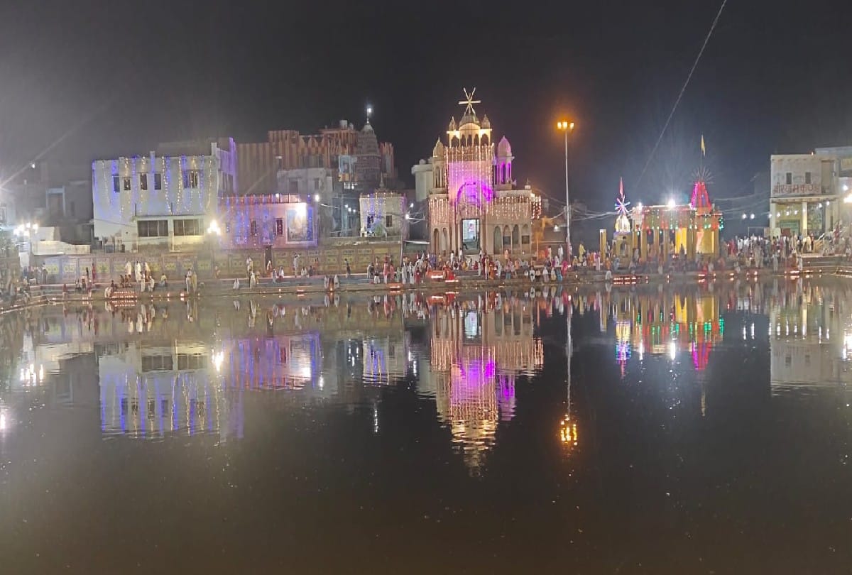 Ahoi Ashtami 2021 Devotees Take Bath In Radha Kund Blessings Of Having Children
