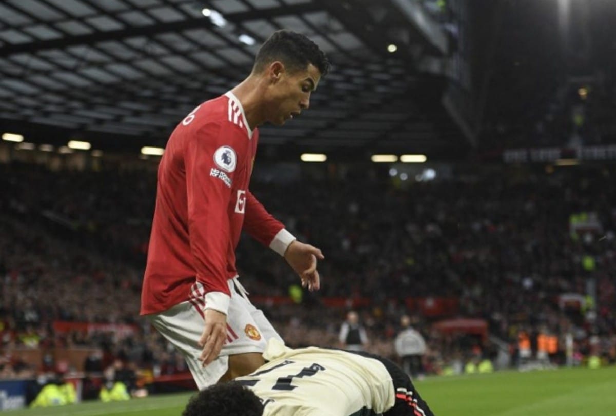 Ronaldo kicks curtis jones in match against liverpool watch video