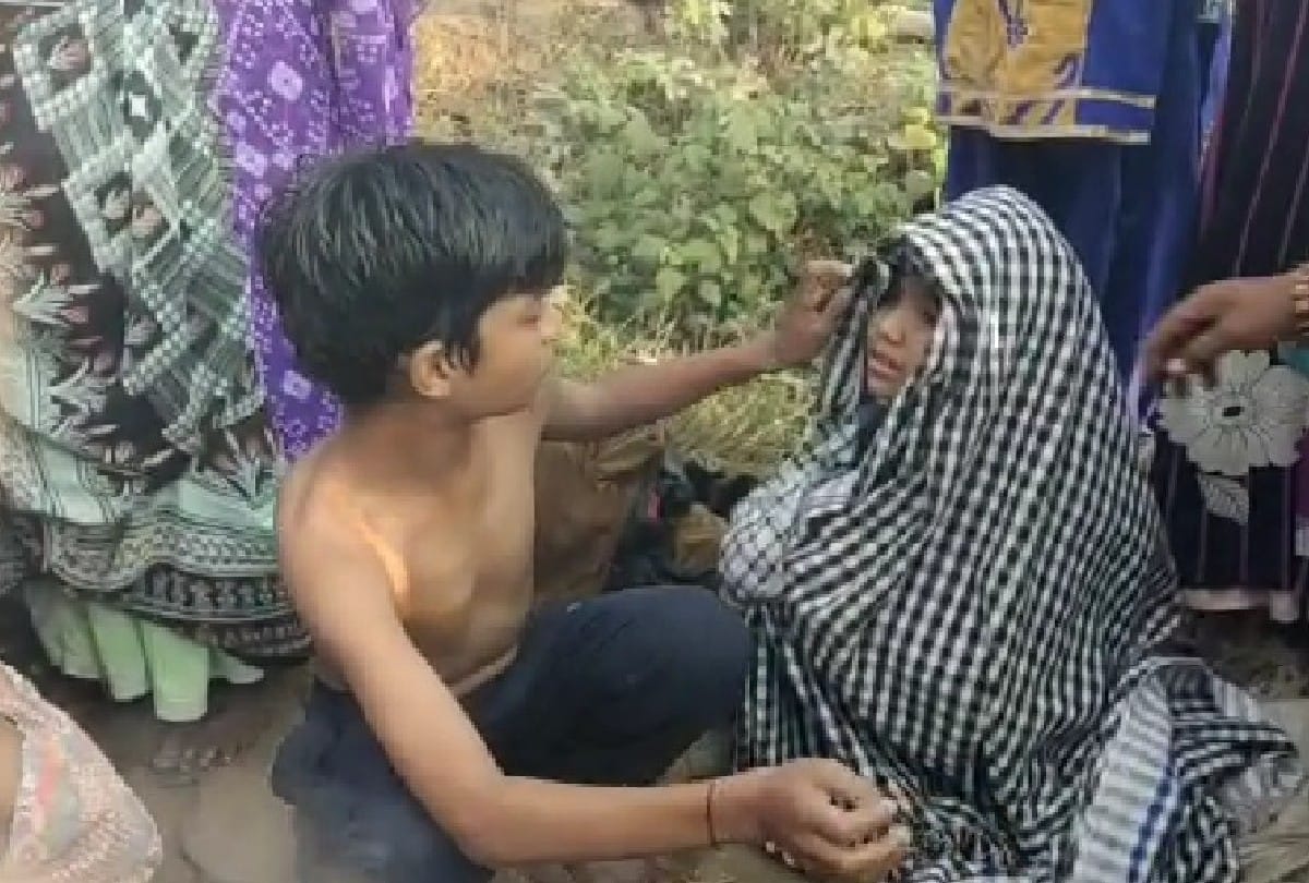 Villagers saved the lives of 11 children after school van accident in agra