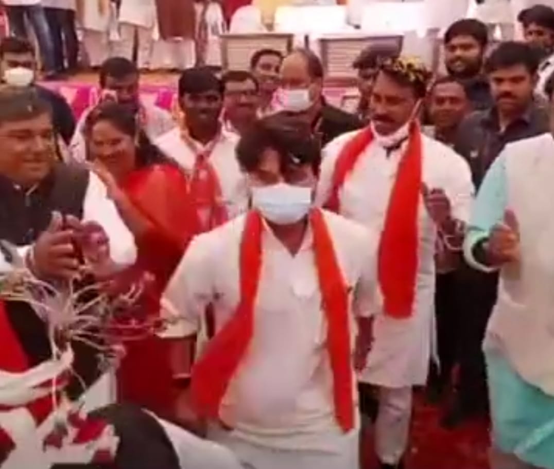 Madhya Pradesh by election Union Minister Jyotiraditya Scindia was seen dancing in the  Dewas