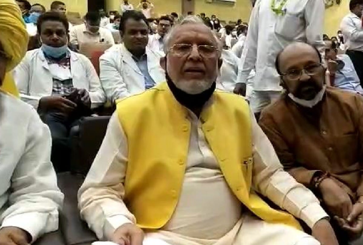 Medical Education Minister Suresh Khanna visits SN Medical College
