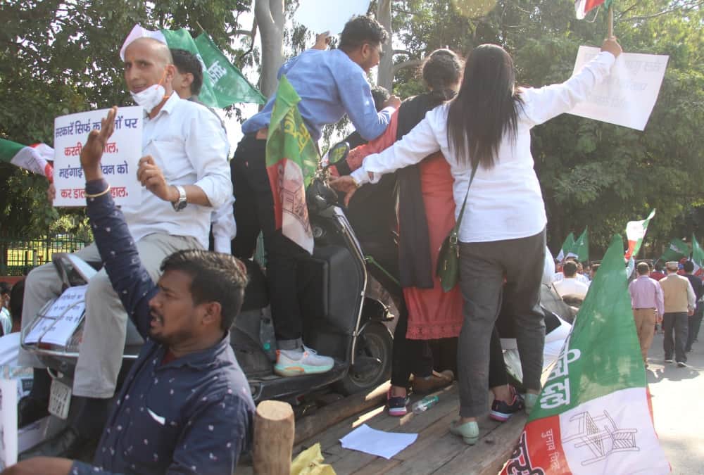 Dehradun News: UKD  Bhainsa Buggi Rally against Inflation and Unemployment Photos
