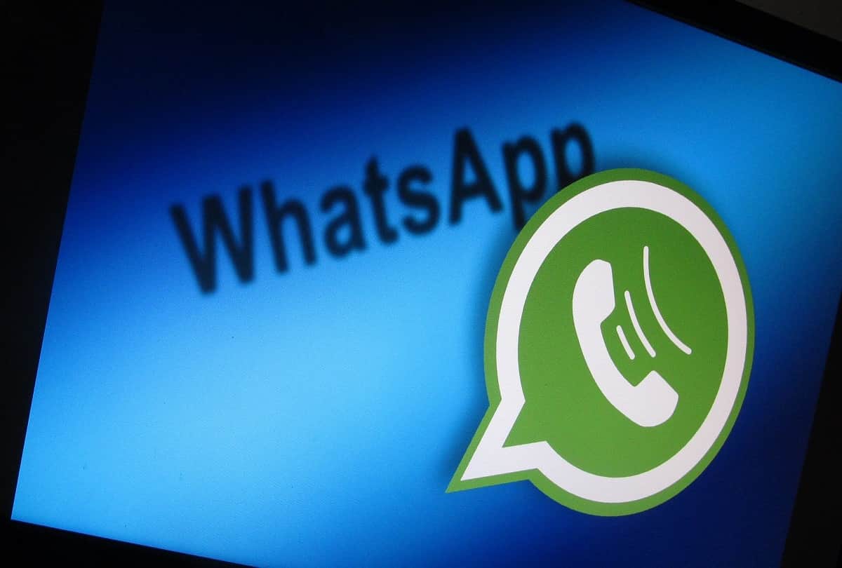 WhatsApp New Feature for business account users this feature will tell you Nearest restaurant and grocery store