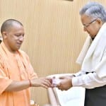 मुख्यमंत्री योगी आदित्यनाथ व छत्तीसगढ़ के पूर्व मुख्यमंत्री रमन सिंह।