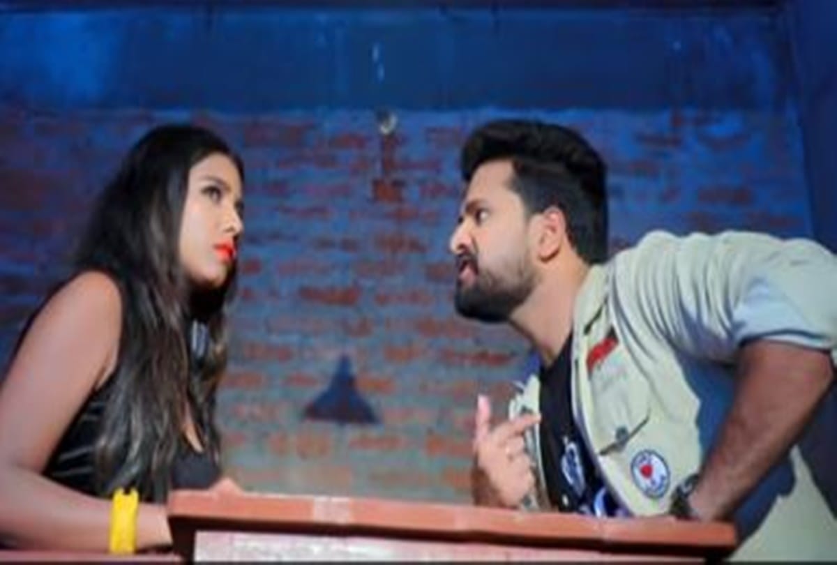 Bhojpuri singer and actor Ritesh pandey song kaun tha based on rasode me kaun tha was love by fans see video