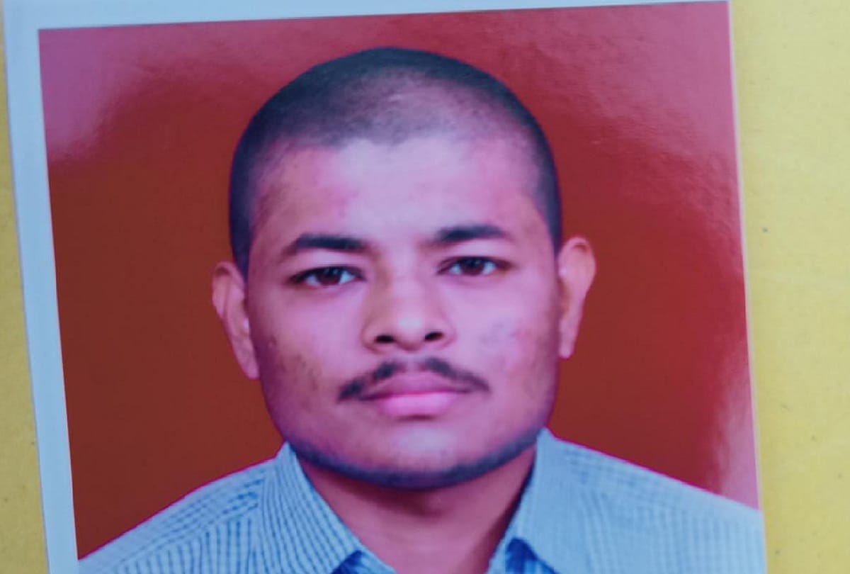 student commits suicide by hanging in Premnagar of Bareilly as his father scolded him