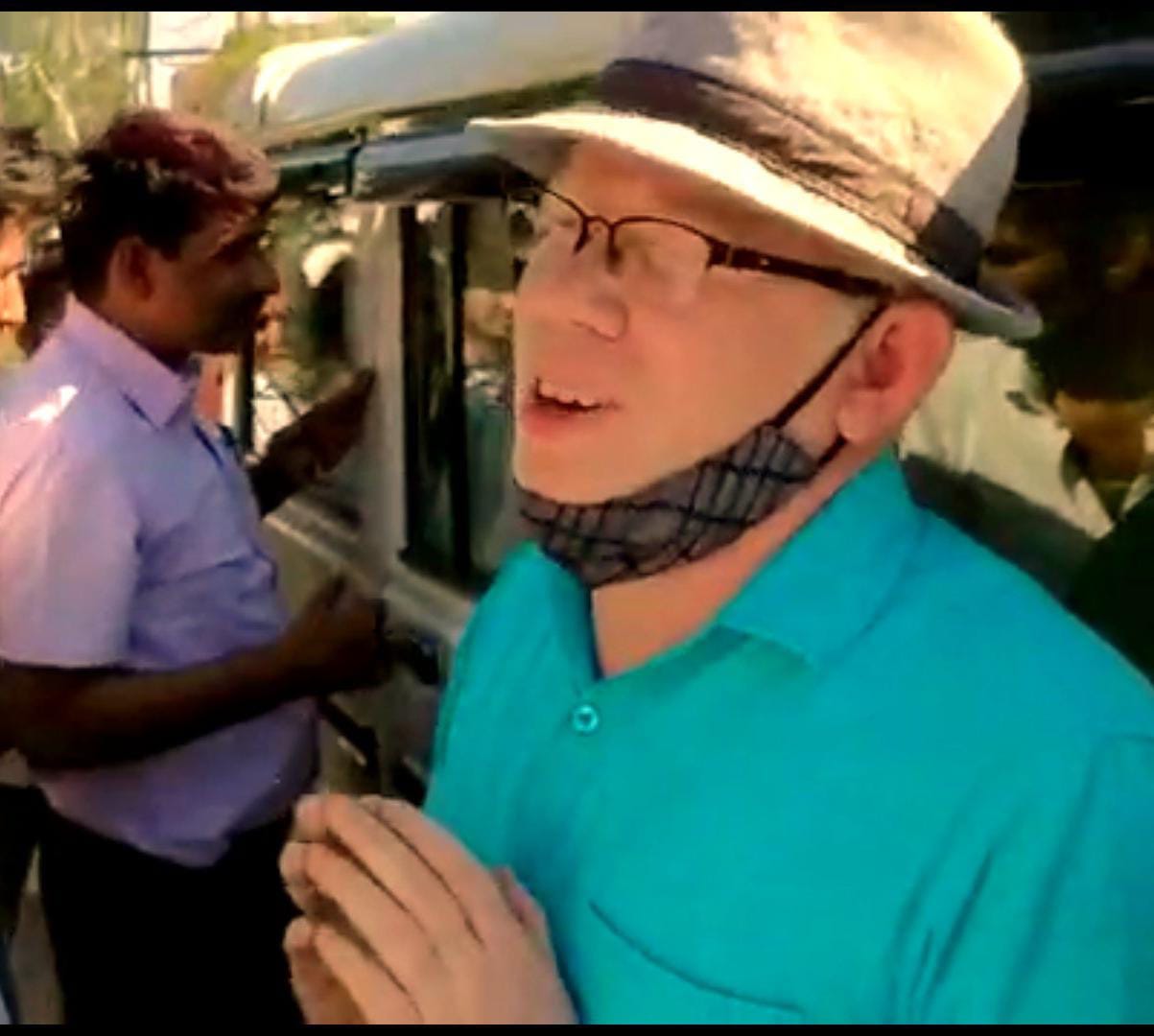 Villagers held hostage to the team of Food Safety Department who arrived to collect samples