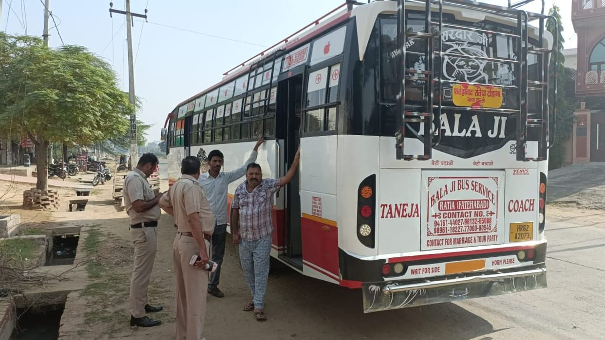 The operator of the private bus molested the student, was beaten up by the villagers in Ayalki
