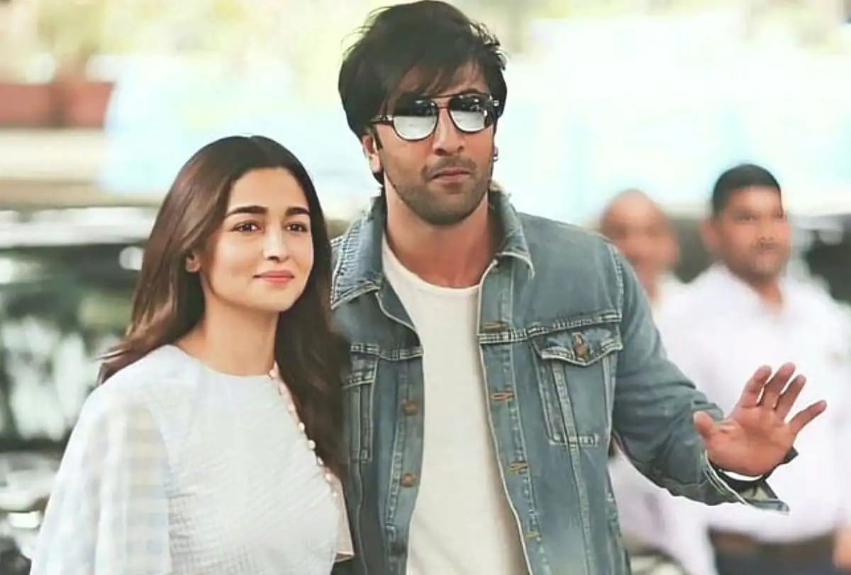 Alia Bhatt holds Ranbir Kapoor's hand as they visit Bigg Boss Telugu together Watch