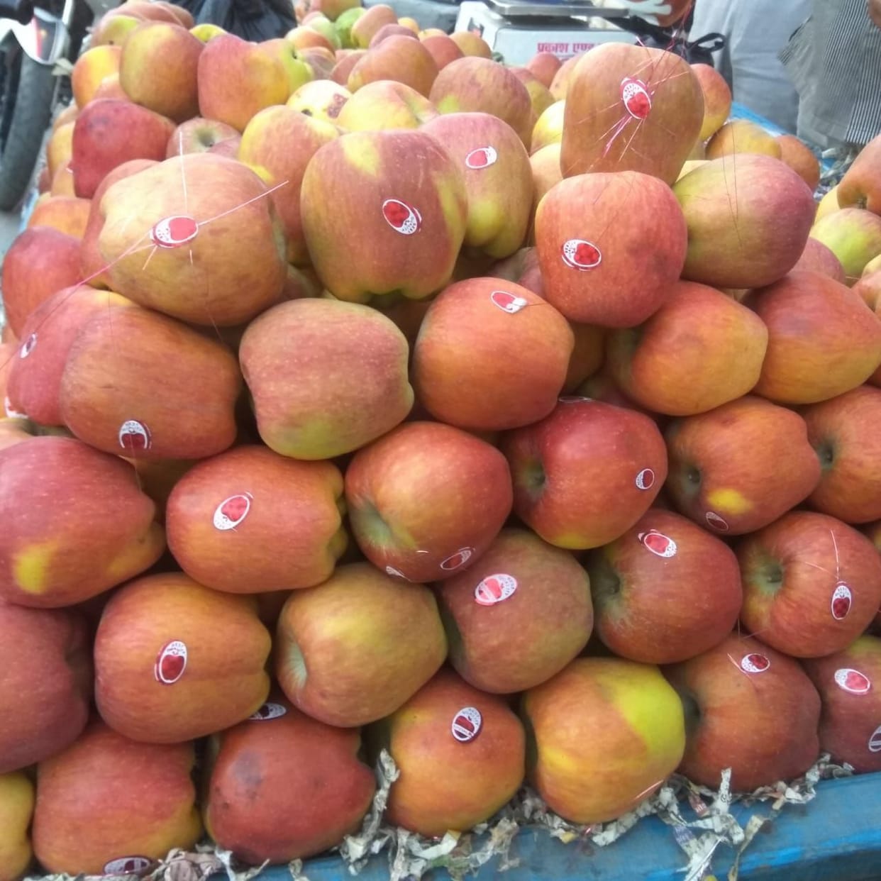 There are stickers on fruits even today, sales are happening