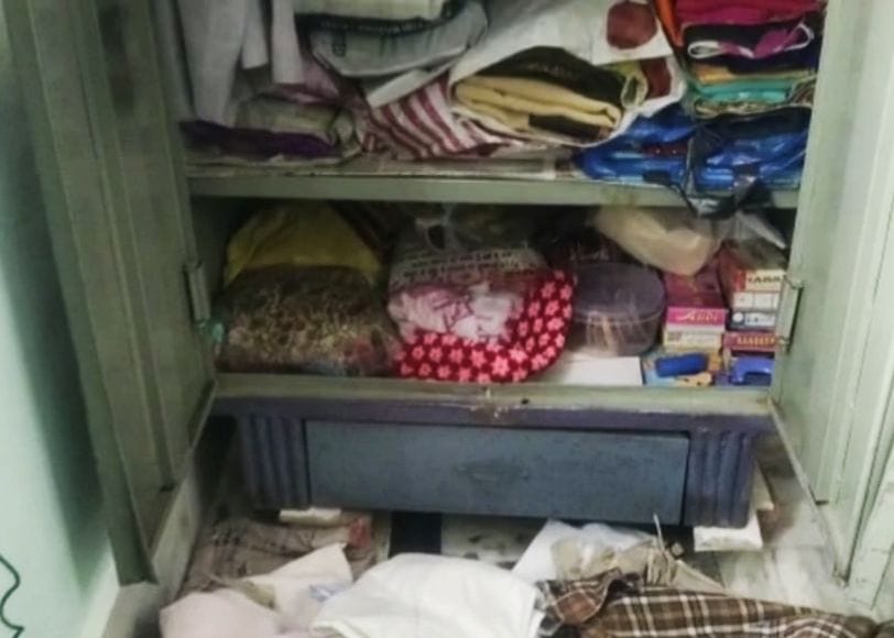 Theft by breaking the locks of the postal worker's house