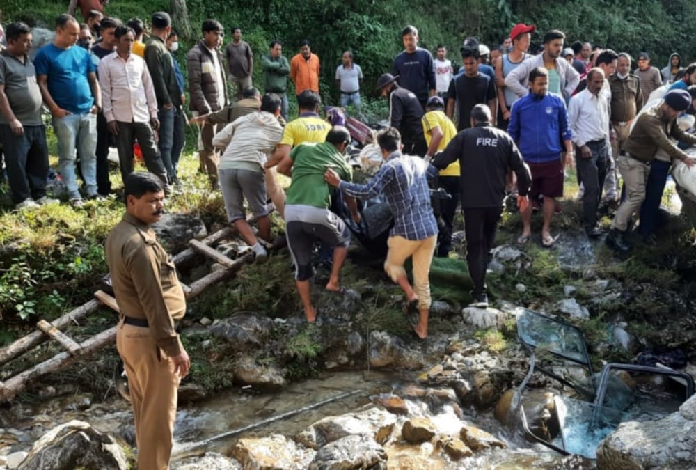 Uttarakhand News: Five Bengali Tourists died in Horrifying Road Accident in Bageshwar photos