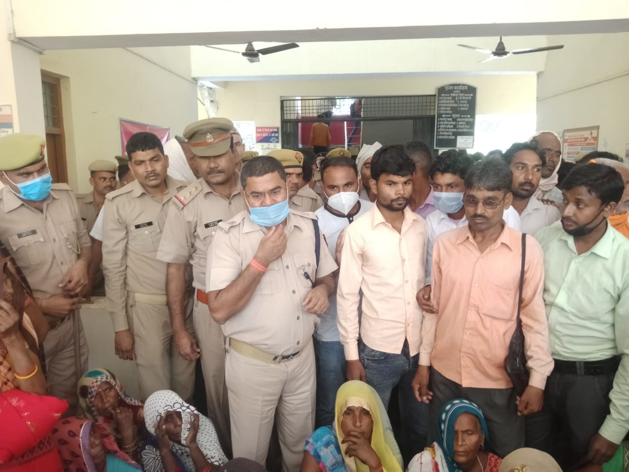 Villagers surrounded the SP office, the body of the teenager was found in the pond, demand to file a report