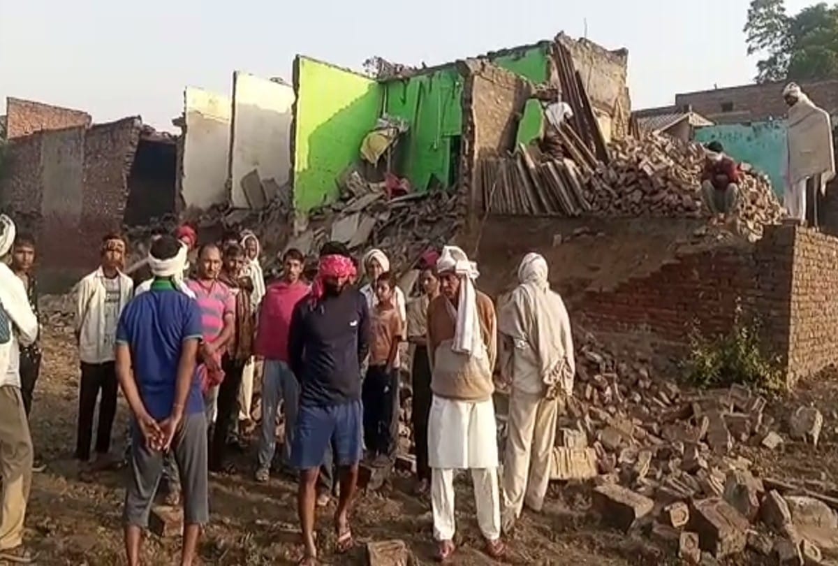 Four houses collapsed in mant many injured