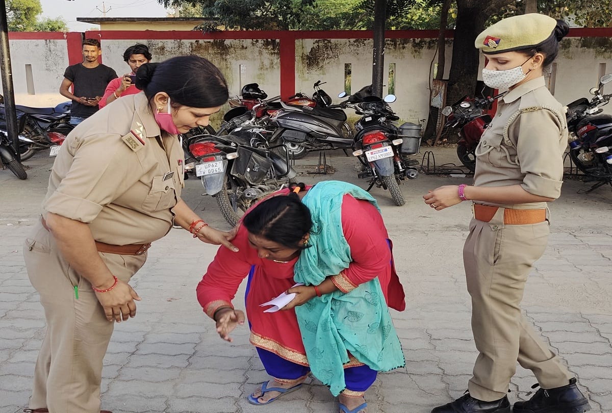 Accusing MLA representative of molestation two women reached in front of the SP to commit self-immolation in Kaushambi