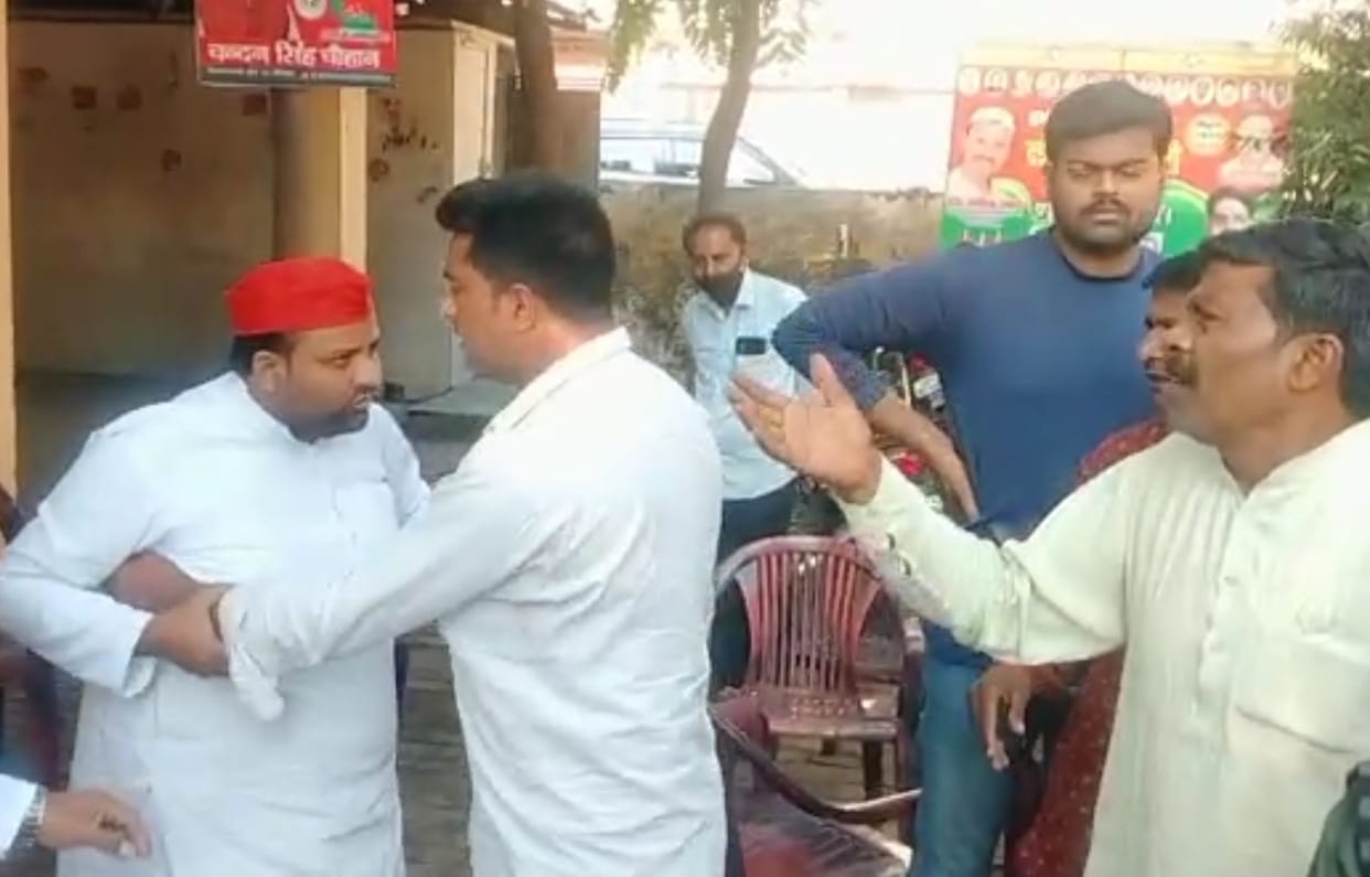 There was a scuffle between the SP leaders