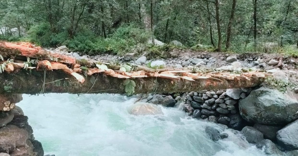 Villagers again built a foot culvert on Veer Ganga by donating labor