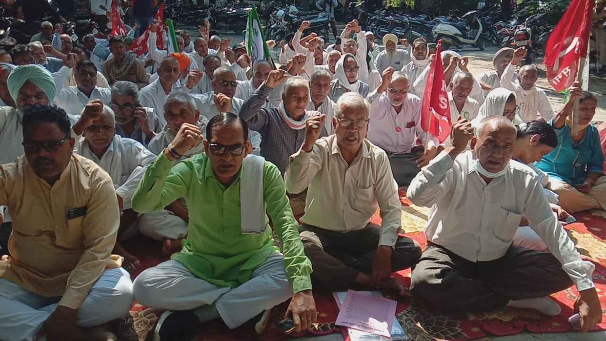 Farmers demonstrated for the dismissal of the Union Minister, Yamunanagar