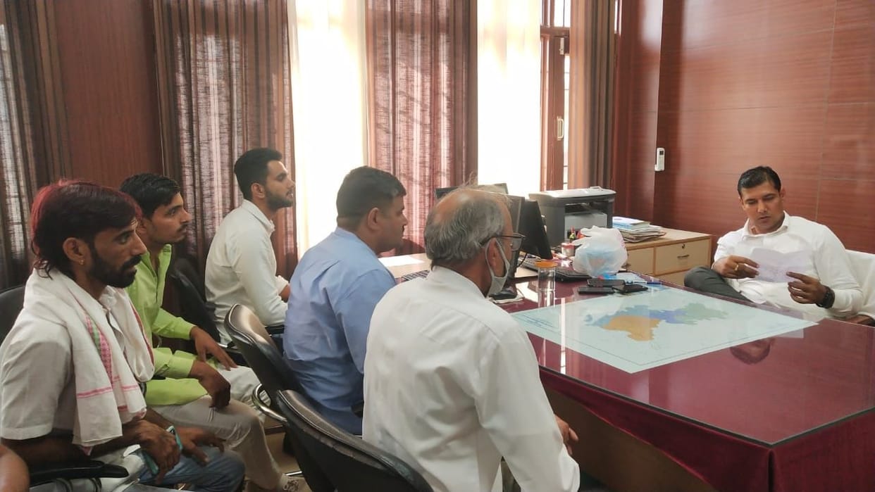 The delegation met the SDM regarding the plight of the roads