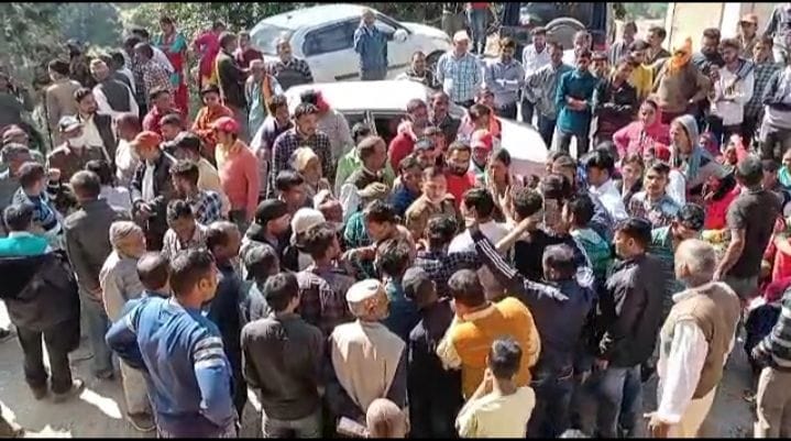 Four hours jam near the police station