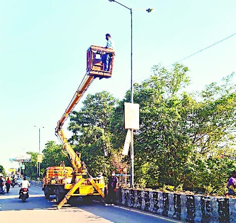 Citizens... don't worry about preparing for Diwali, roads will not only be pothole free