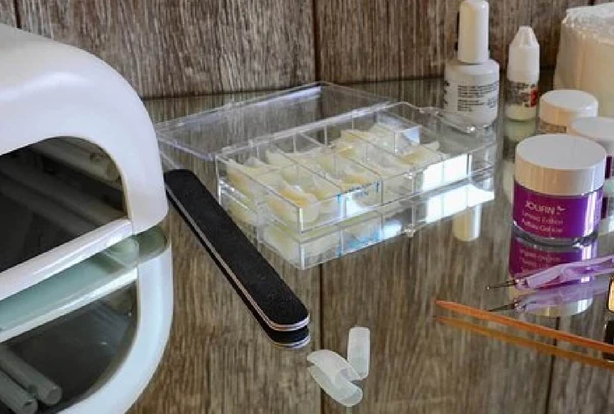 british woman turns millionaire by doing nail art of people know her success story