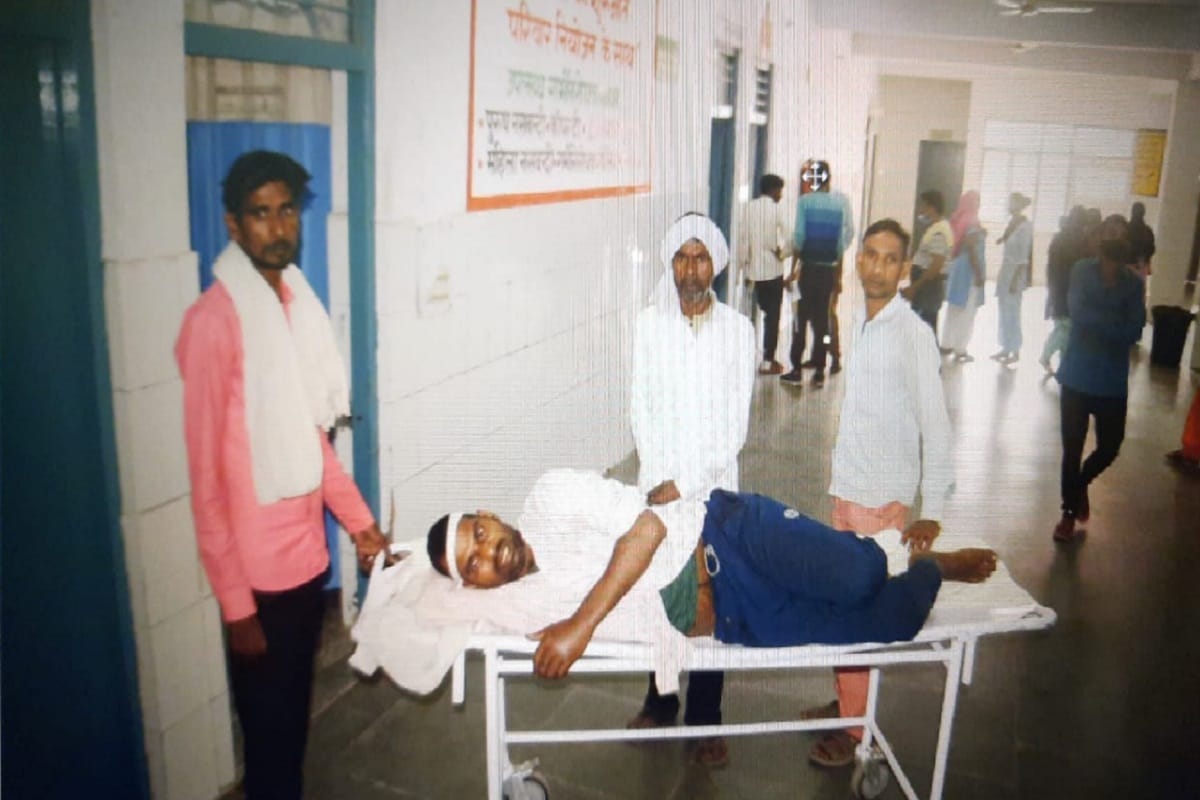 Two people died of fever in Baghpat and doctors are not reaching the district hospital