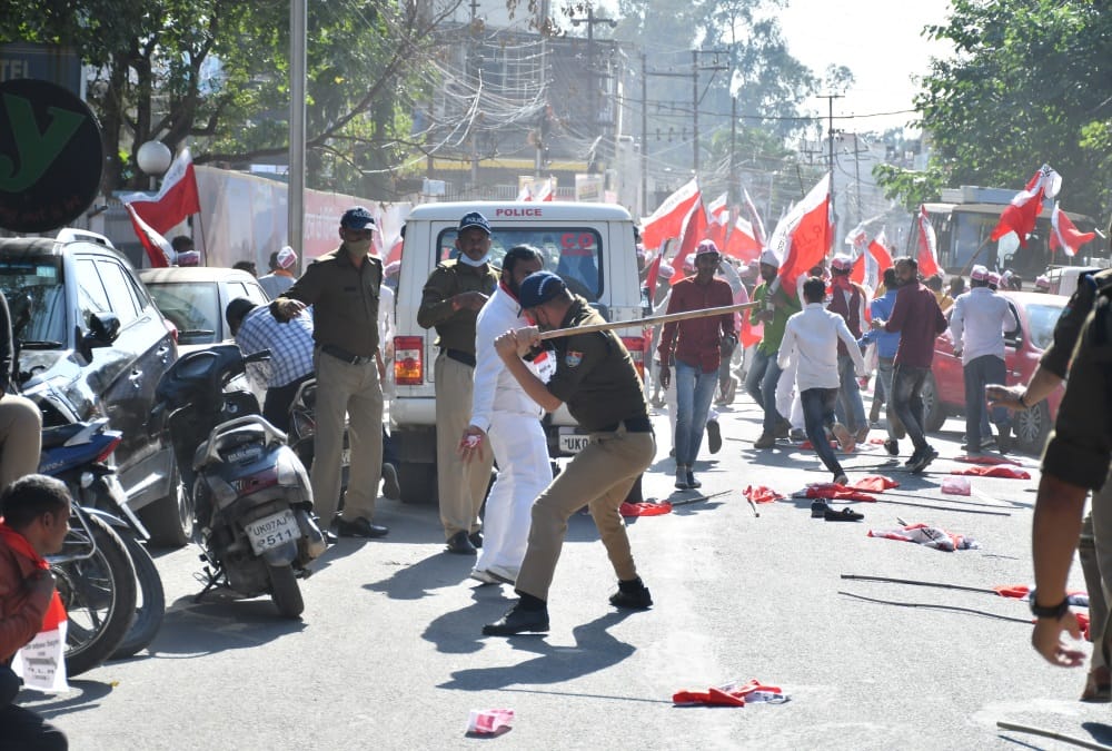 Dehradun News: Police Lathi charge on Rashtriya Janlok Party workers during secretariat march photos