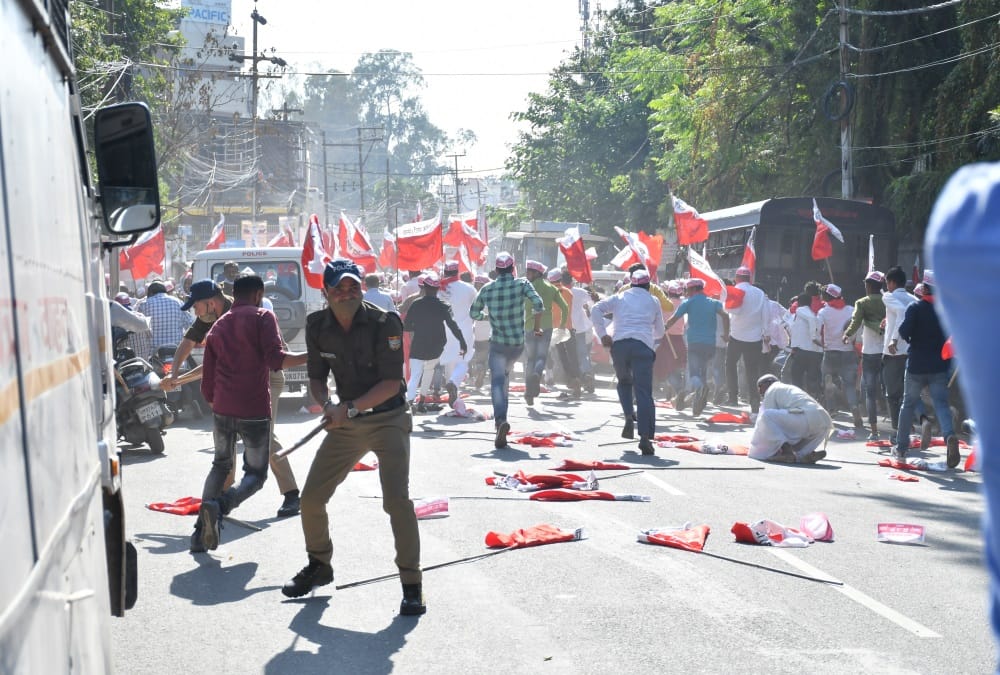 Dehradun News: Police Lathi charge on Rashtriya Janlok Party workers during secretariat march photos